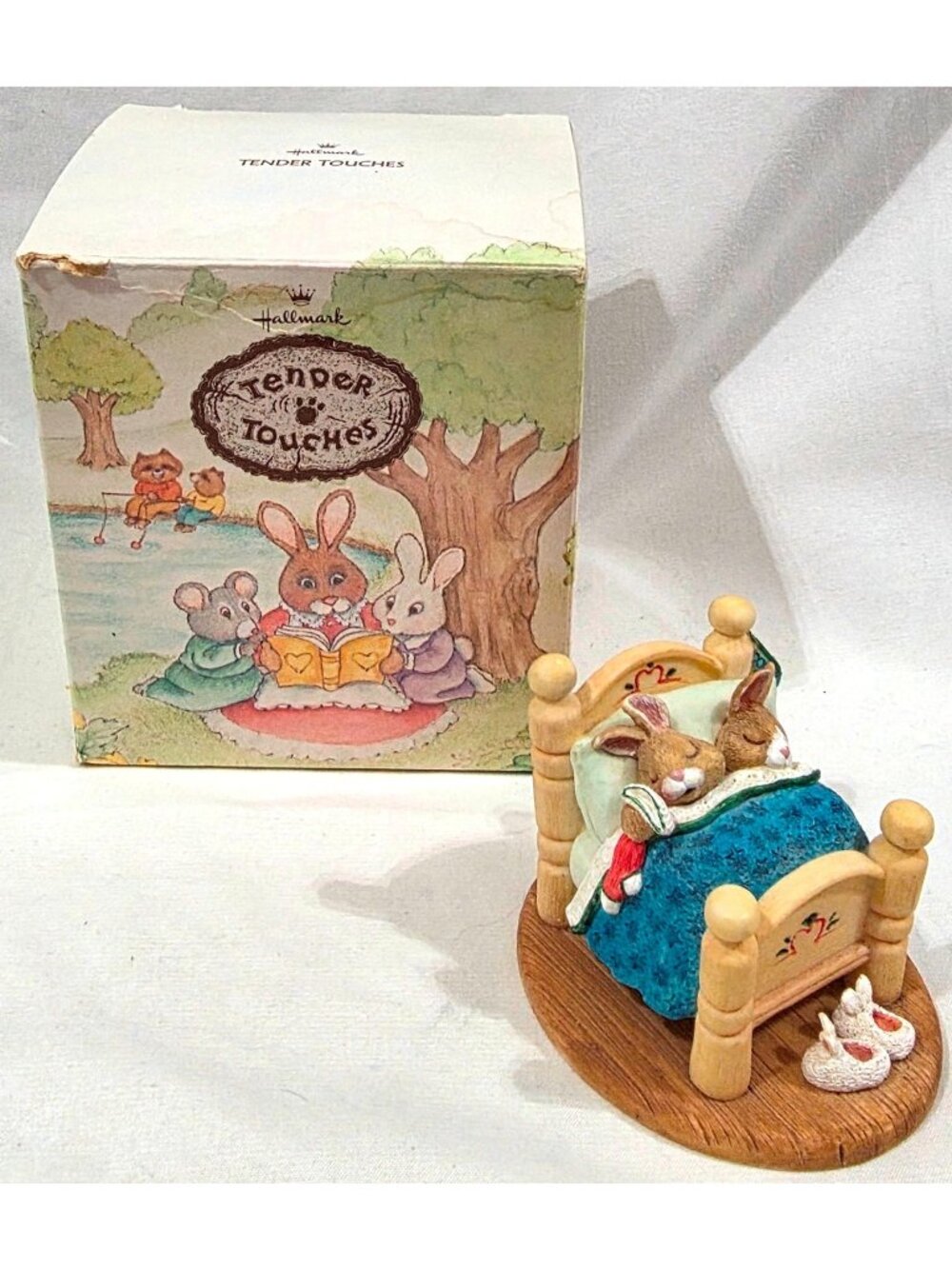 Hallmark Tender Touches WAITING FOR SANTA Christmas Figurine bunny sleep in bed